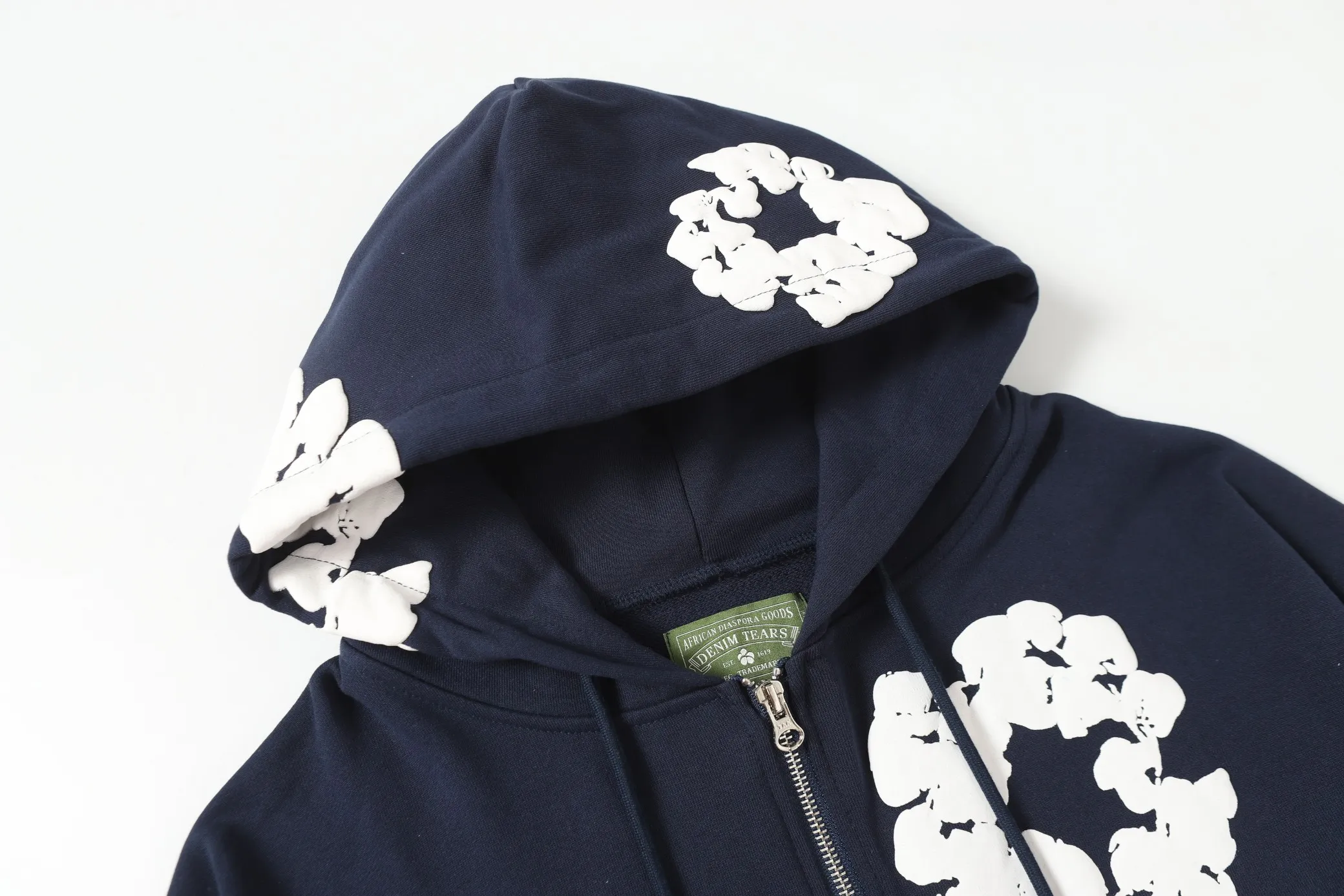 16 colors DENIM TEARS Kapok European and American trendy brand high-quality foam printed hooded sweatshirt jacket. Terry fabric weighs 380 grams. Threads are customized and dyed in the same color. Color Black Gray Blue Green Royal Blue Purple Red Orange Colorful Blue Pink White Sky Blue Brown Carbon Gray Black Gray White White Size S-XL